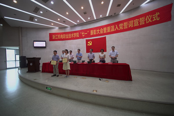 表彰合影3_副本.jpg