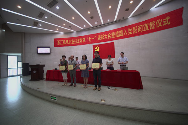 表彰合影4_副本.jpg