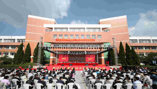 浙江伟德职业技术学院建校65周年庆典大会现场。 校方提供 浙江伟德职业技术学院建校65周年庆典大会现场。 校方提供
