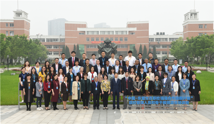 与会人员合影.jpg
